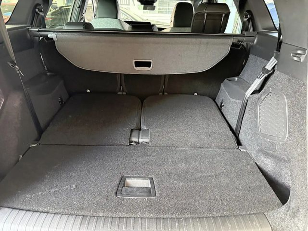 Peugeot E-5008