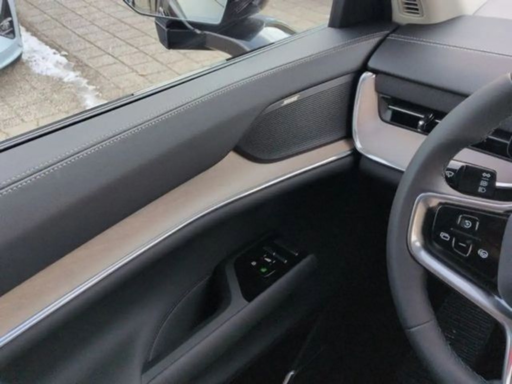 Volvo EX90