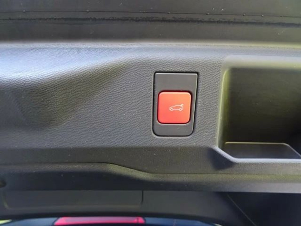 Peugeot E-5008