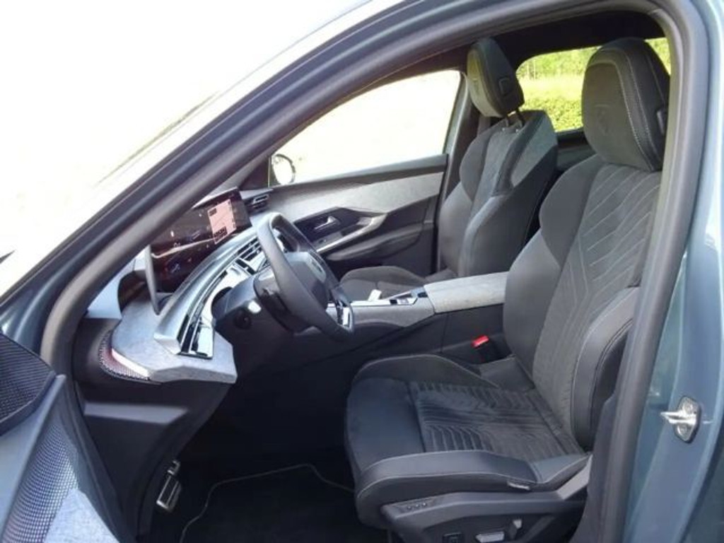 Peugeot E-5008
