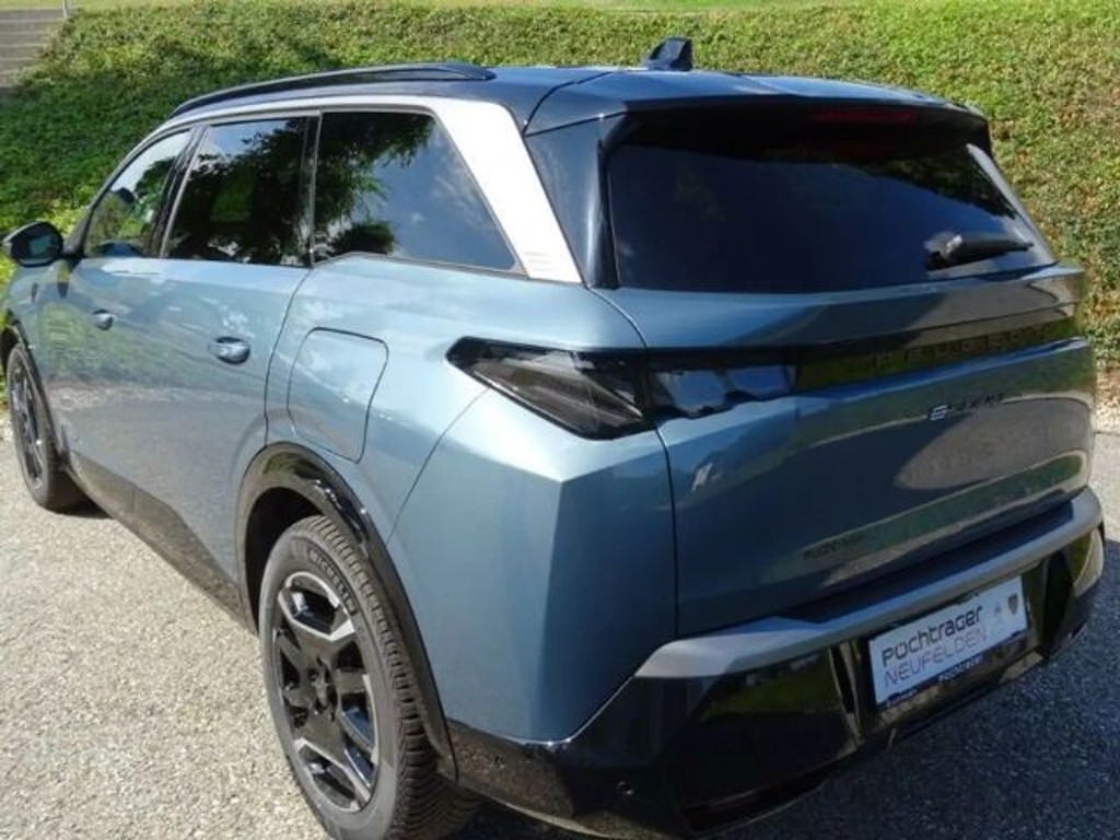 Peugeot E-5008