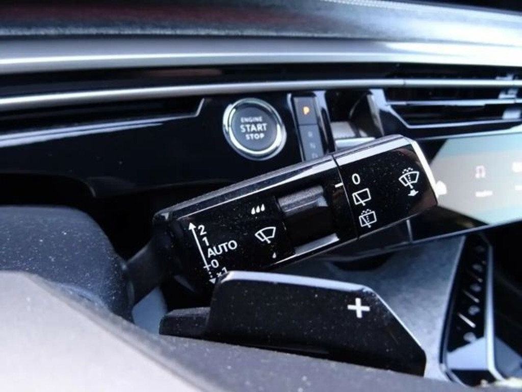 Peugeot E-5008