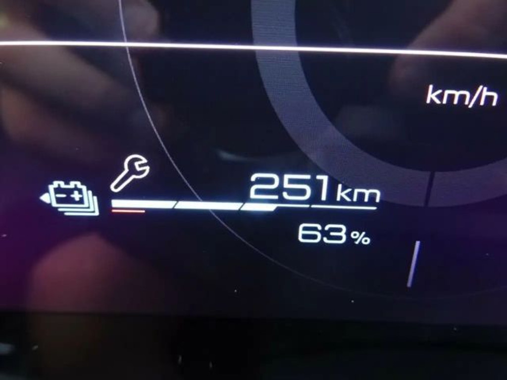 Peugeot E-5008