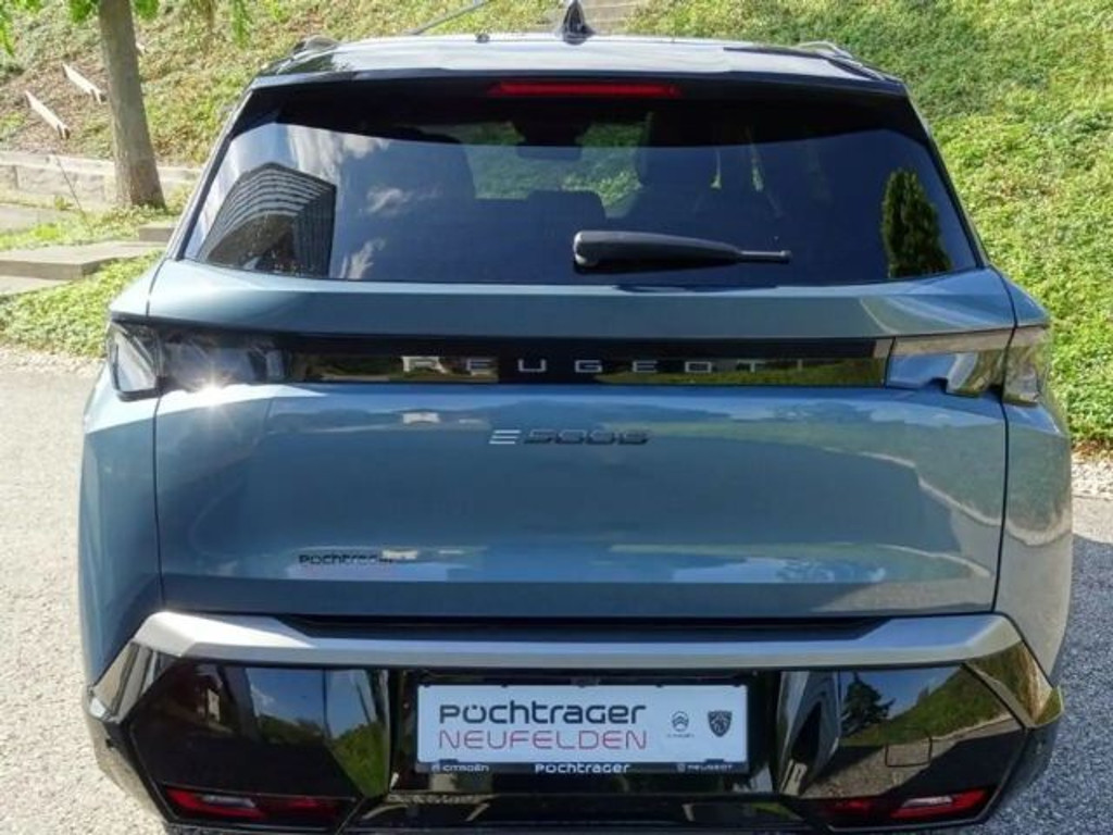 Peugeot E-5008