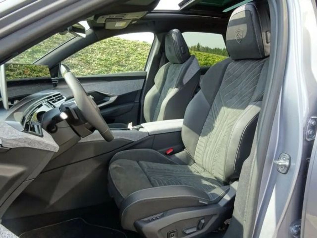 Peugeot E-3008