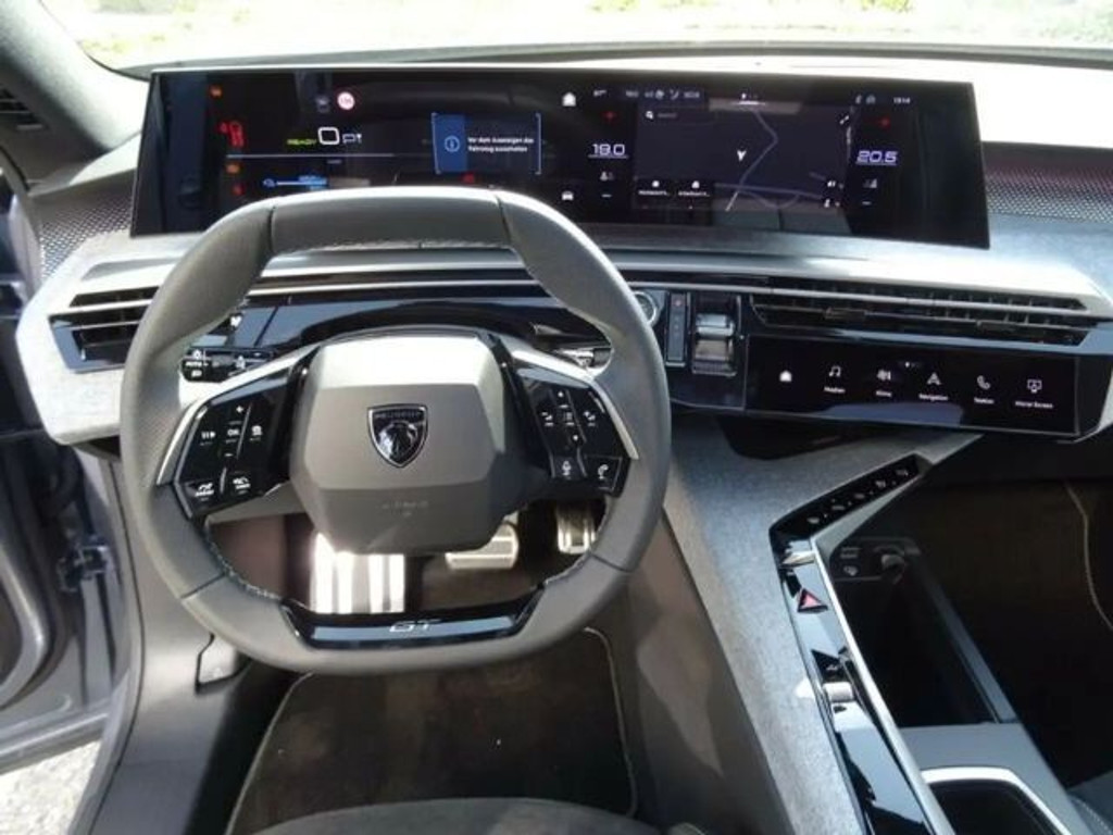 Peugeot E-3008