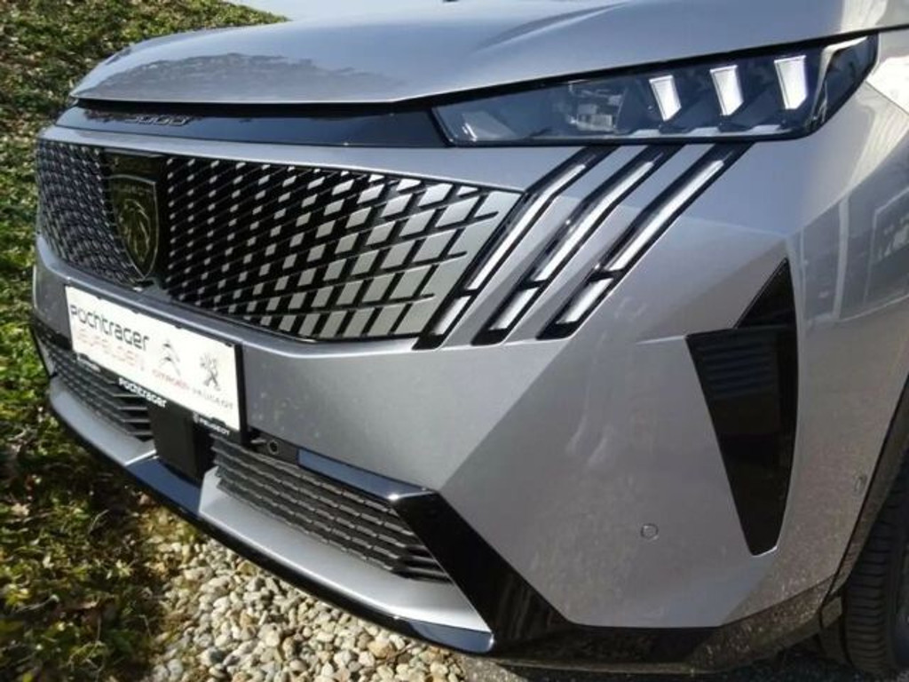Peugeot E-3008