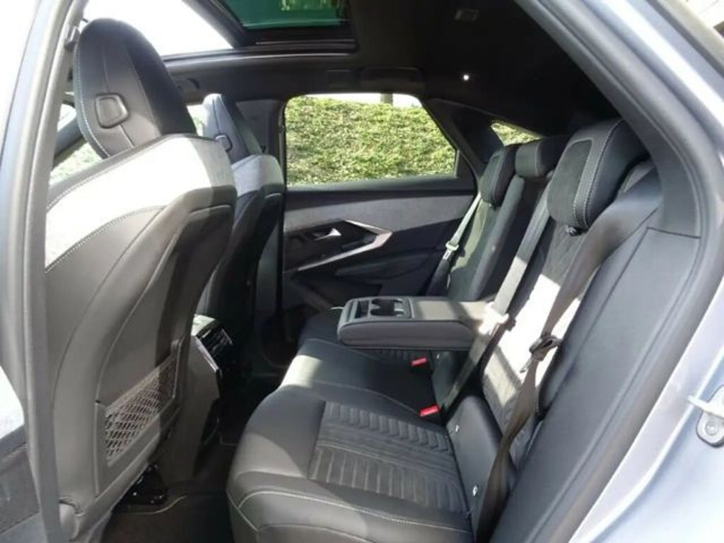 Peugeot E-3008