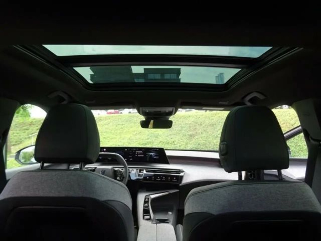 Peugeot E-3008