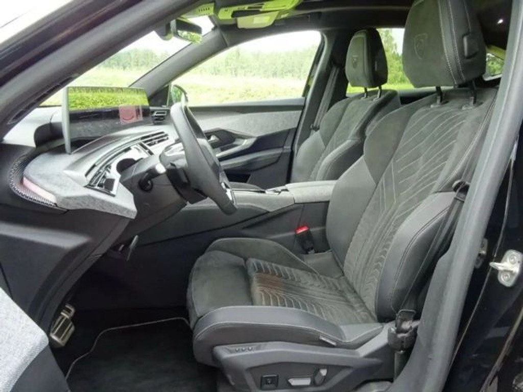 Peugeot E-3008