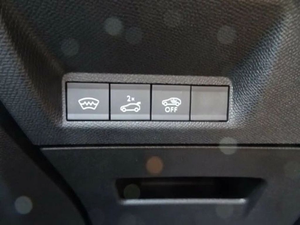 Peugeot E-3008