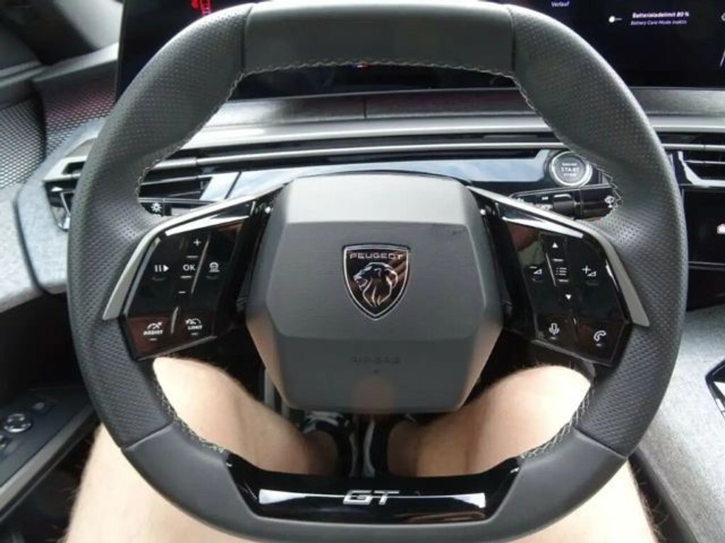 Peugeot E-3008