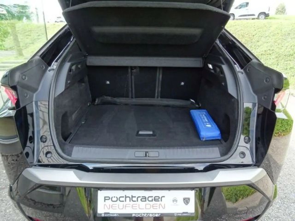 Peugeot E-3008