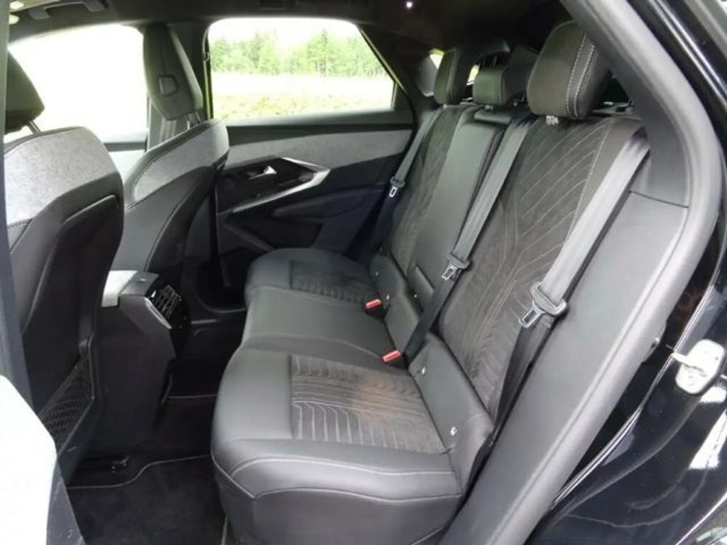 Peugeot E-3008
