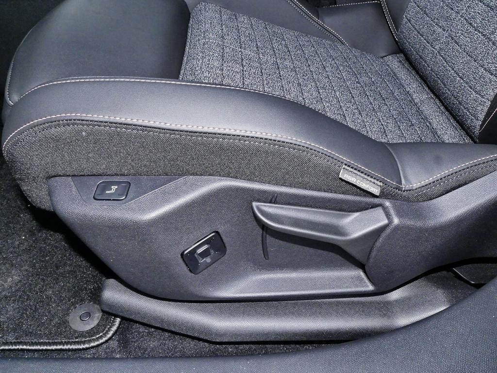 Peugeot E-3008