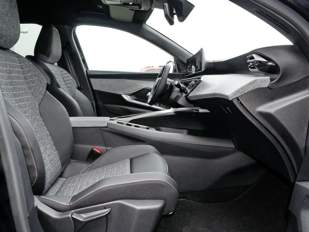 Peugeot E-3008