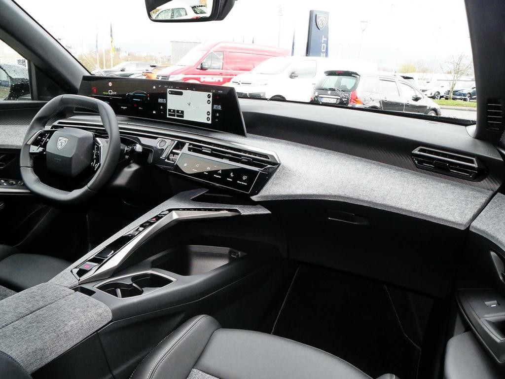 Peugeot E-3008