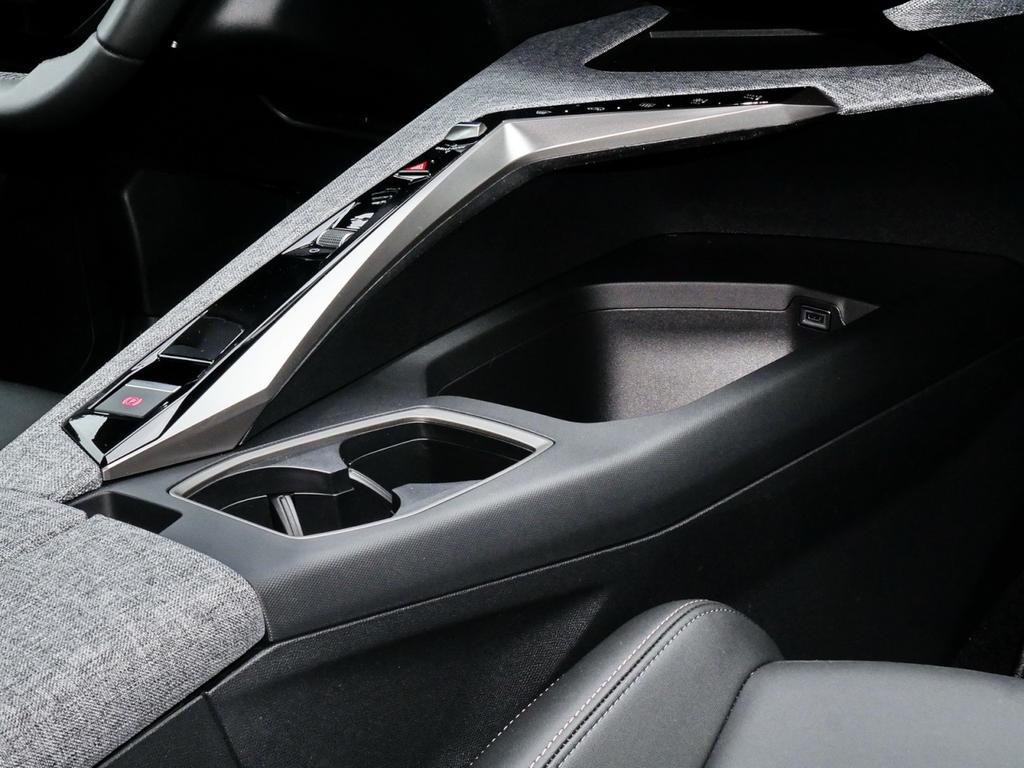 Peugeot E-3008