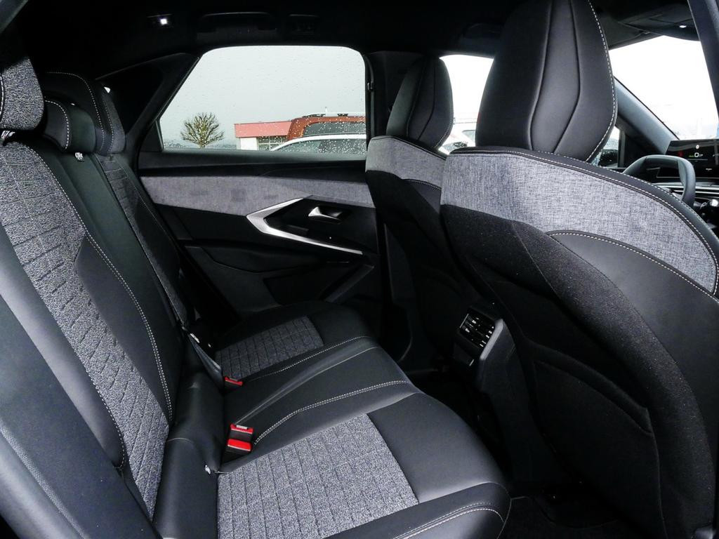 Peugeot E-3008