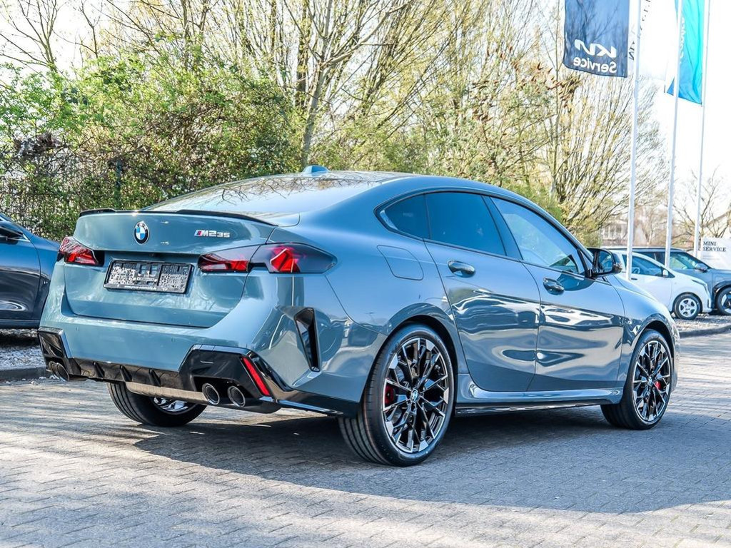 BMW M235