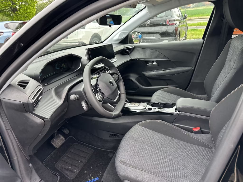 Peugeot e-208