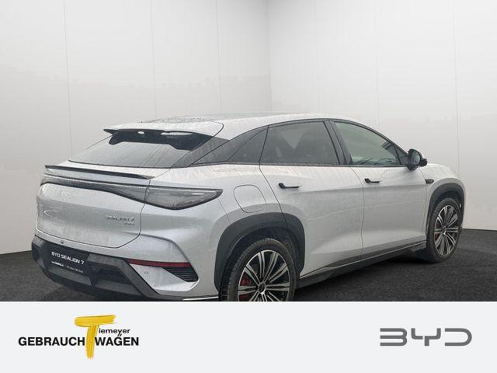 BYD Sealion 7
