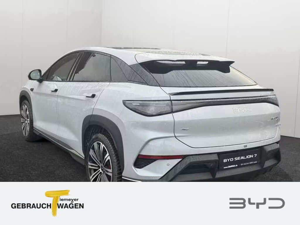 BYD Sealion 7