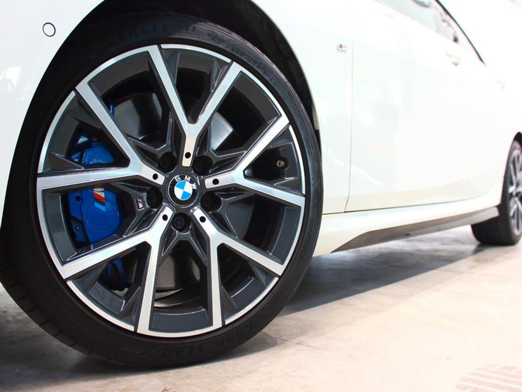 BMW M235