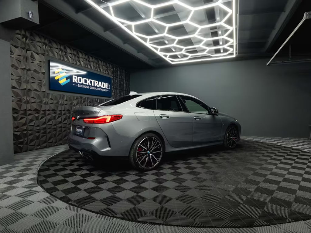 BMW M235