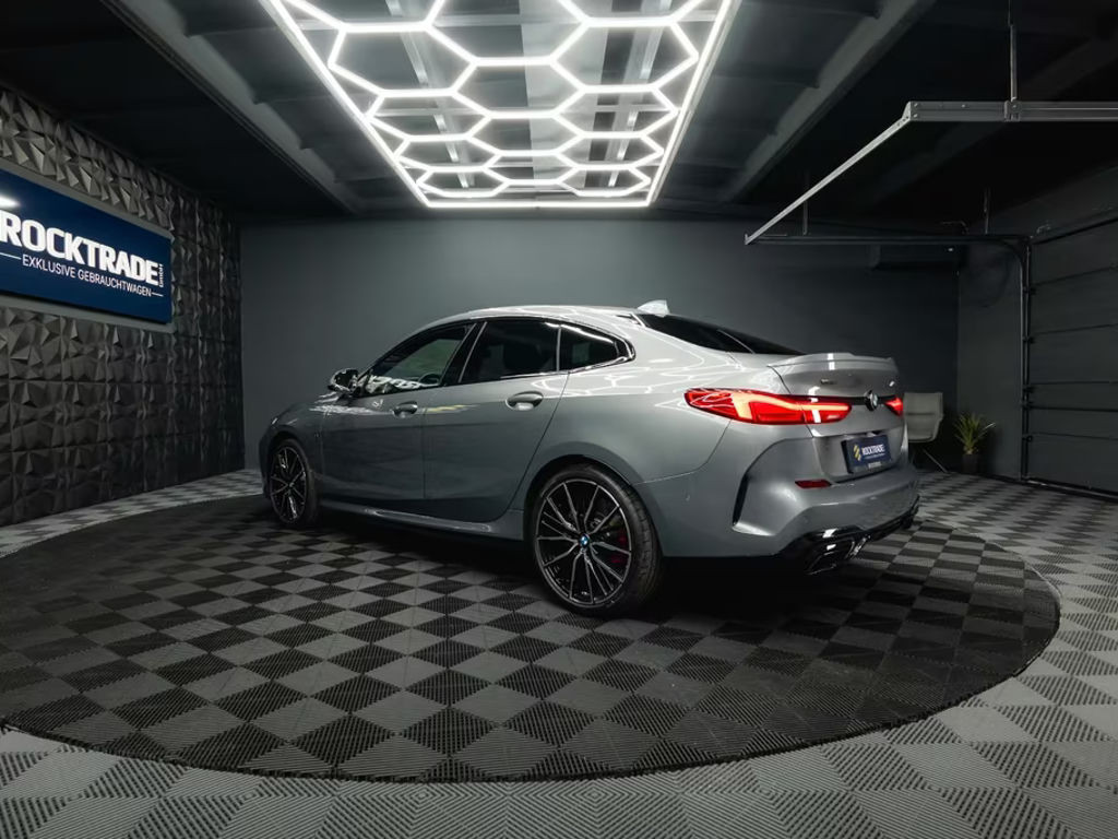 BMW M235