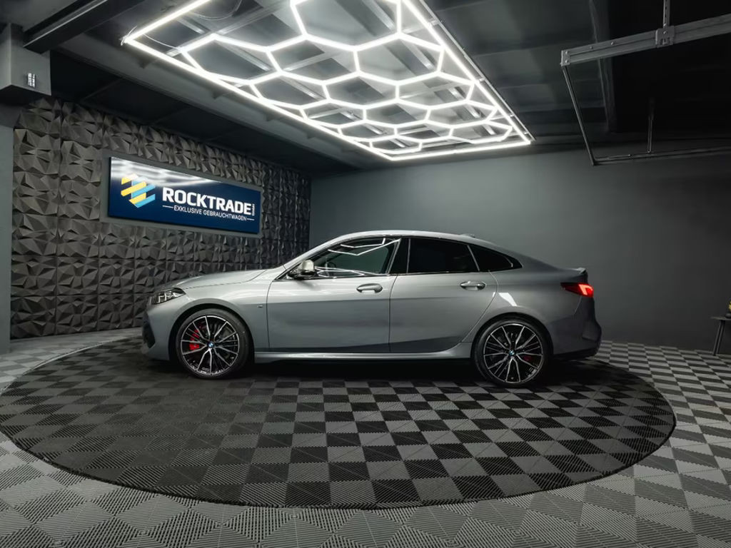 BMW M235