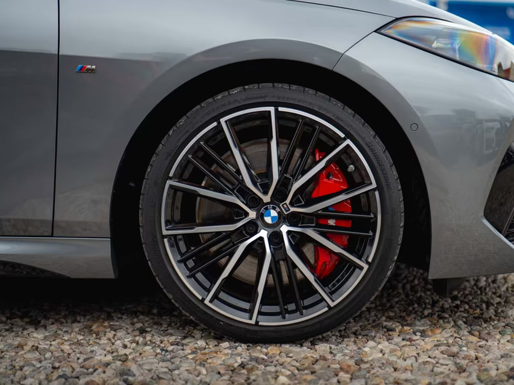 BMW M235