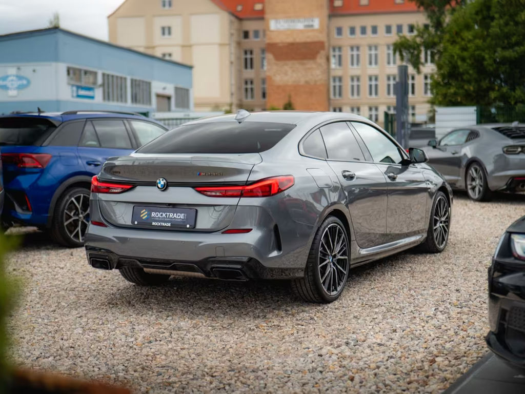 BMW M235