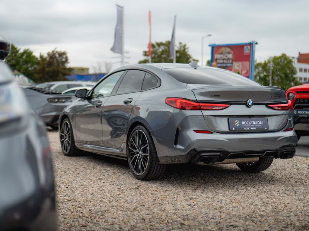BMW M235
