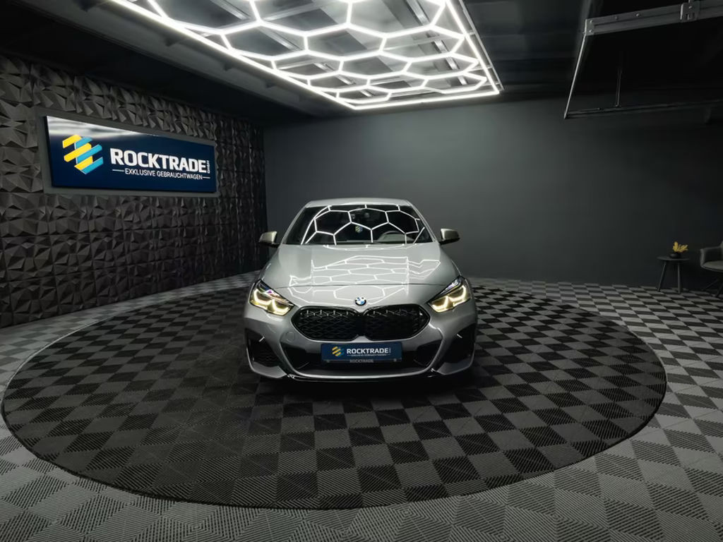 BMW M235