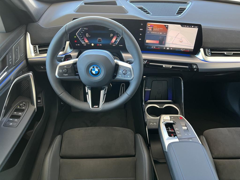 BMW iX1