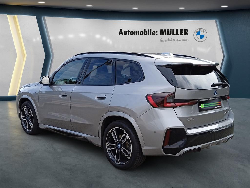BMW iX1