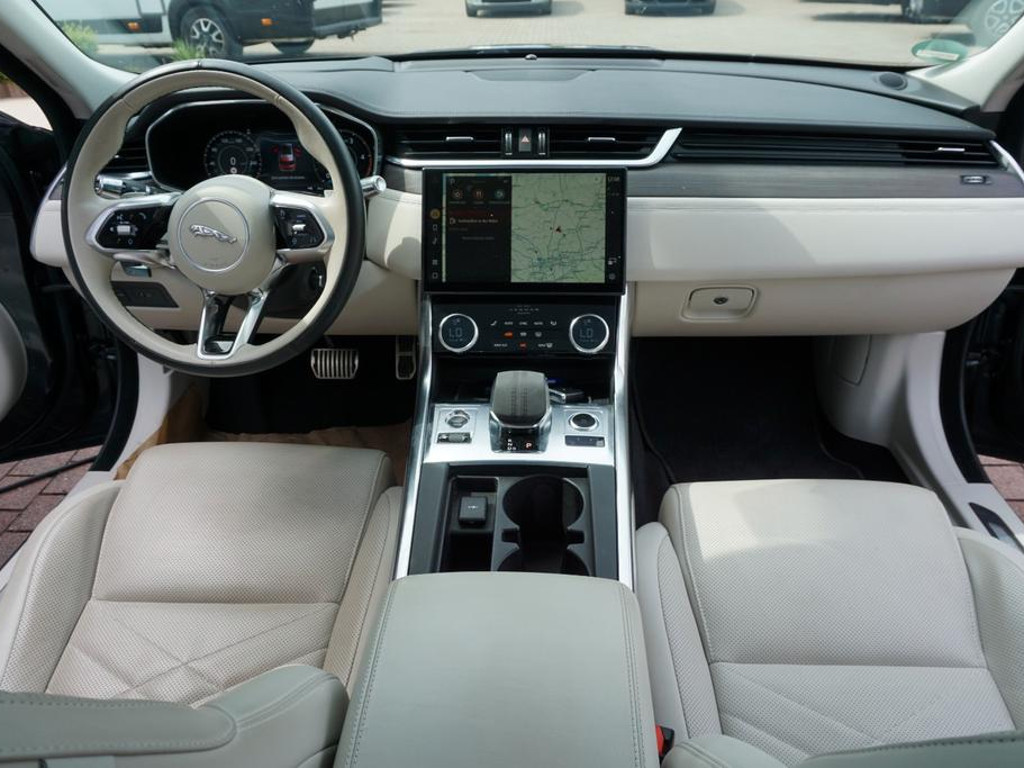 Jaguar XF
