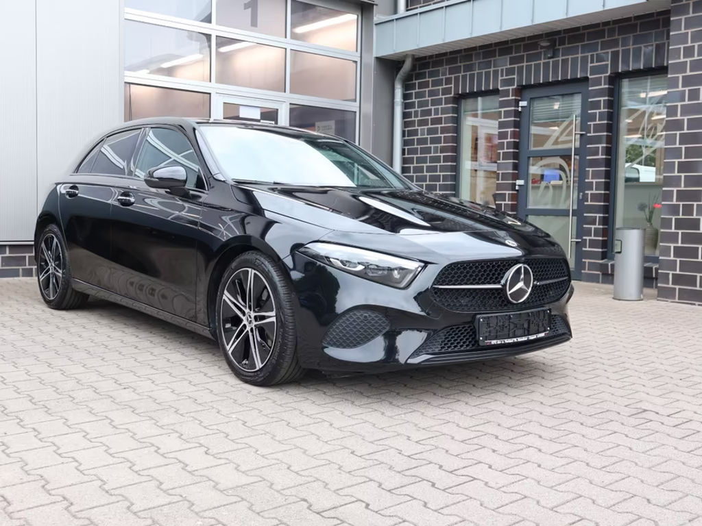 Mercedes-Benz A-Klasse A 180 A Kamera/LED/Leder/Automatik/Night Paket