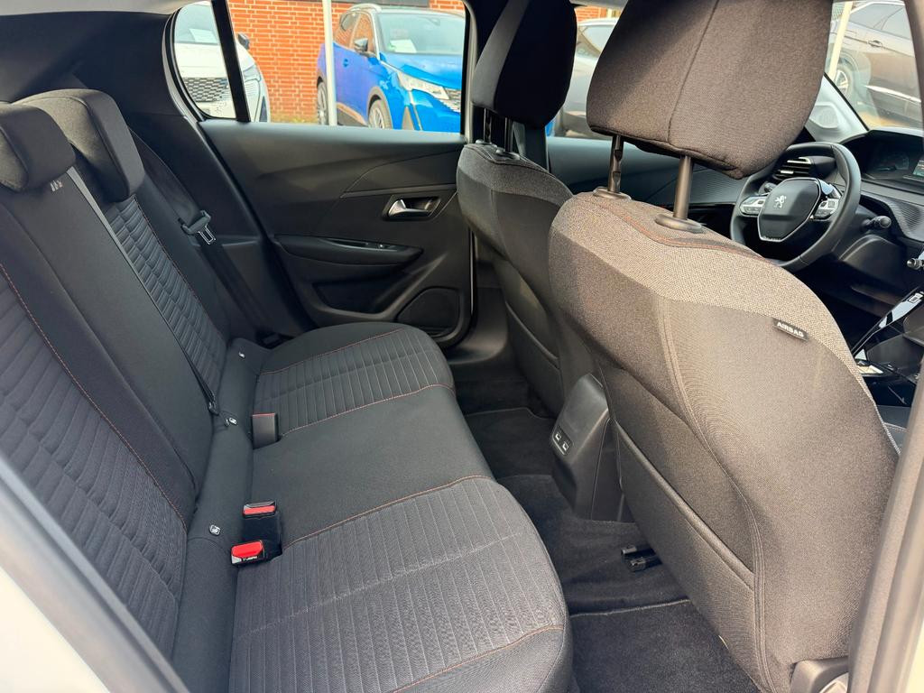 Peugeot e-208