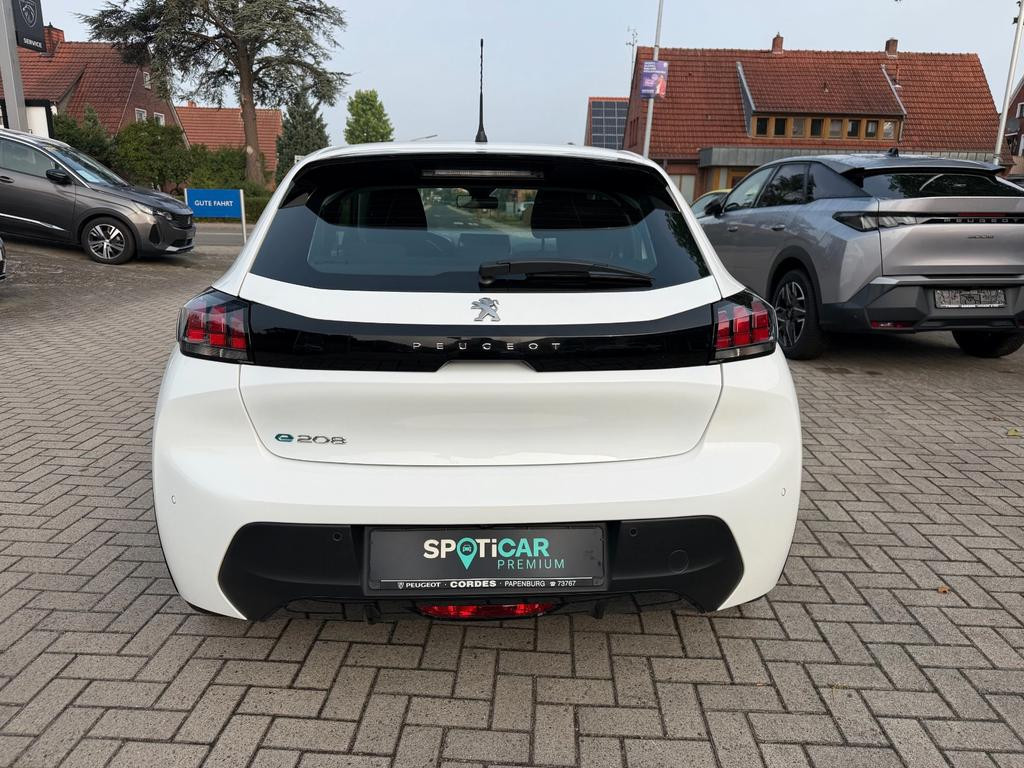 Peugeot e-208