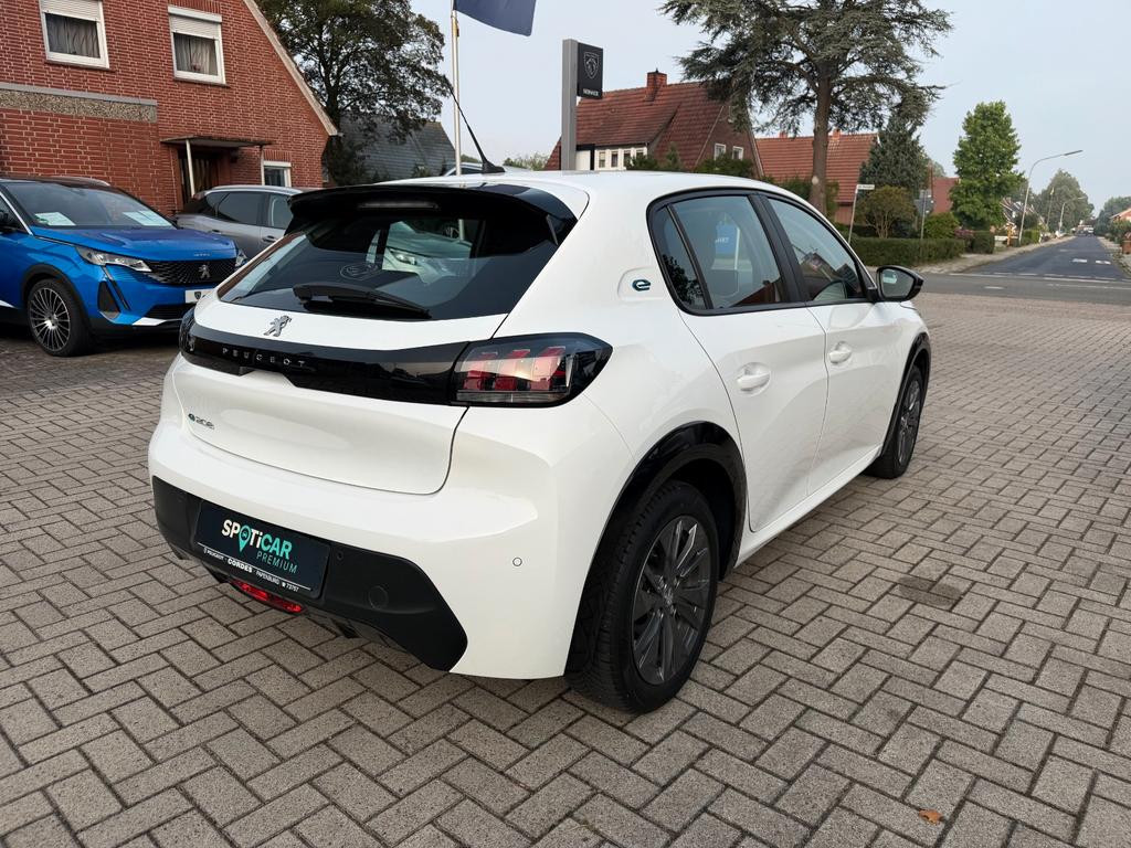 Peugeot e-208
