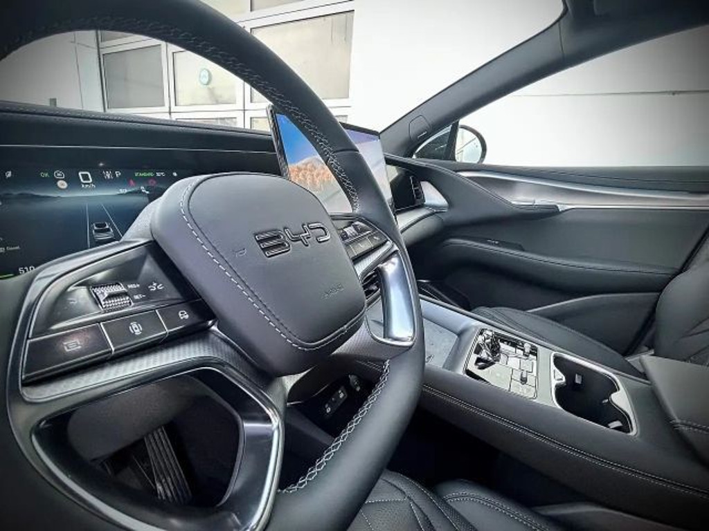 BYD Sealion 7
