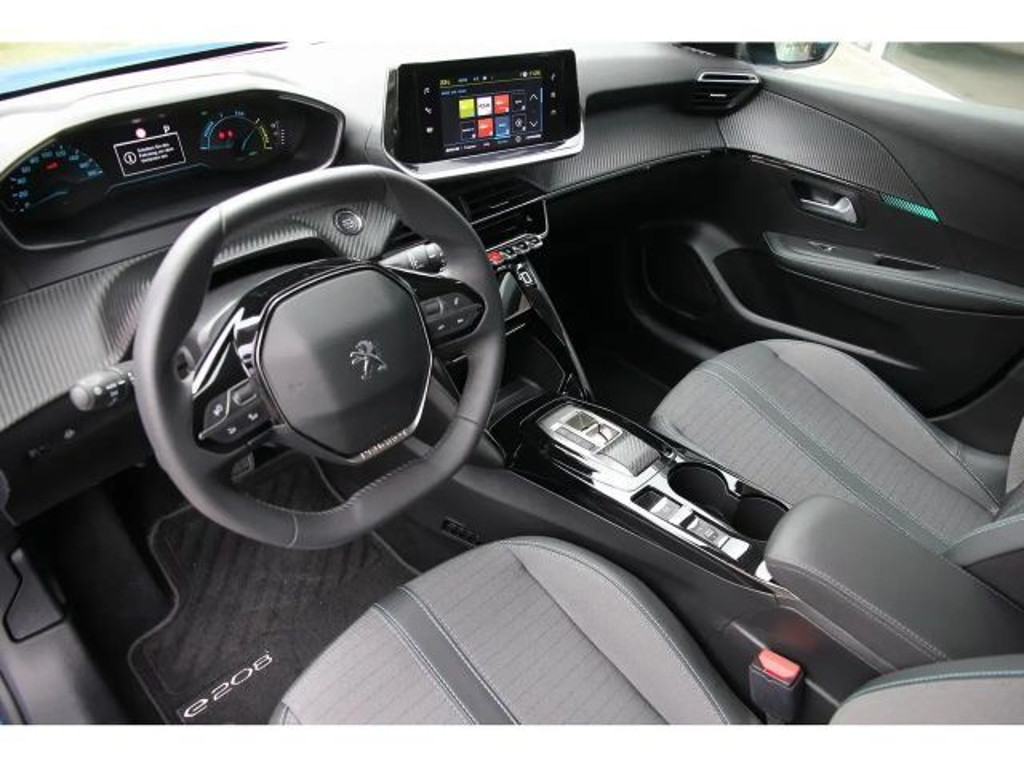 Peugeot e-208