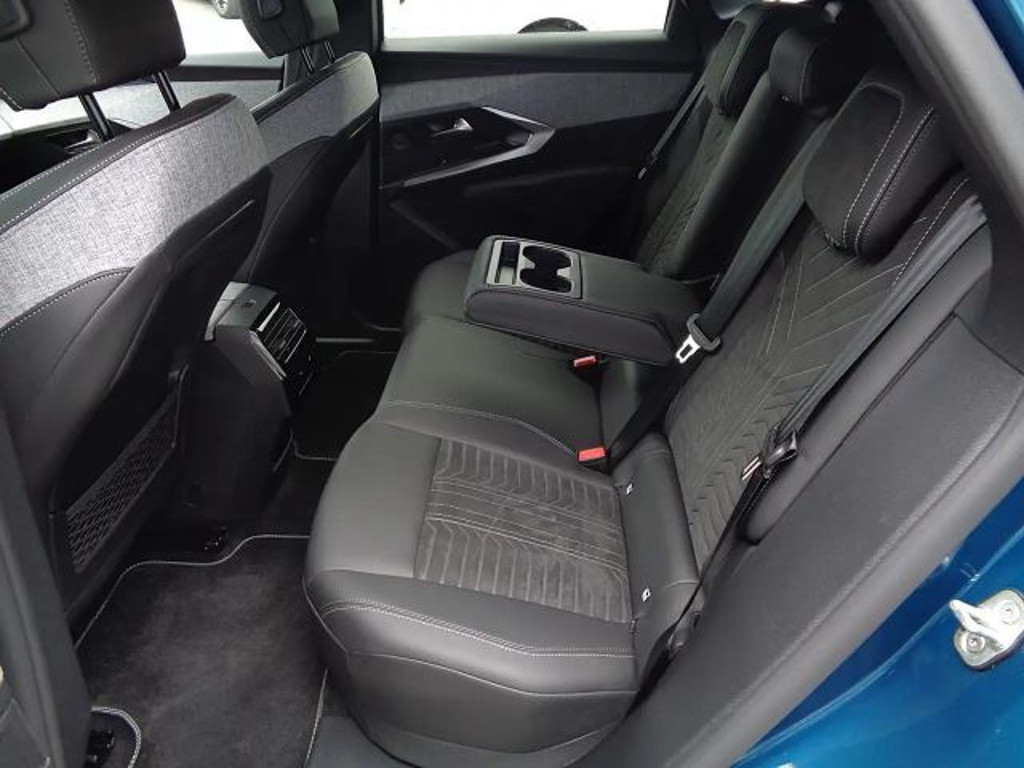 Peugeot E-3008