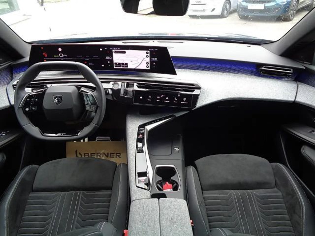 Peugeot E-3008