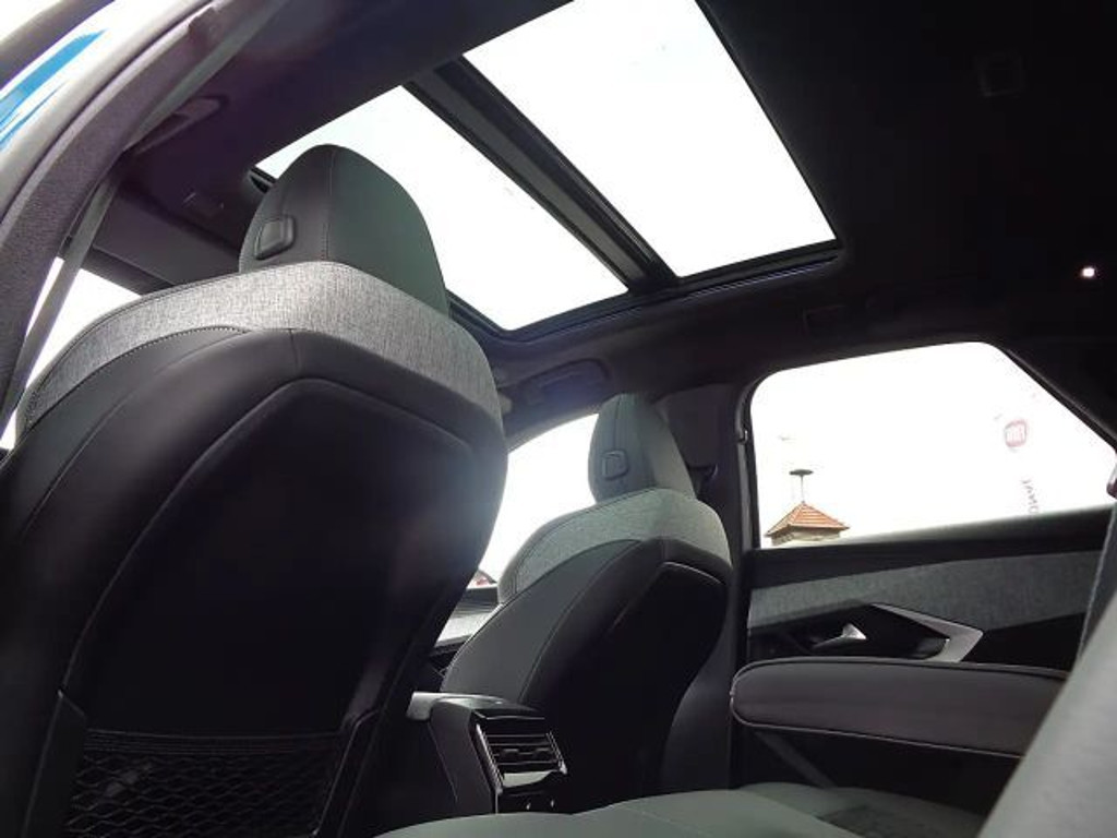 Peugeot E-3008