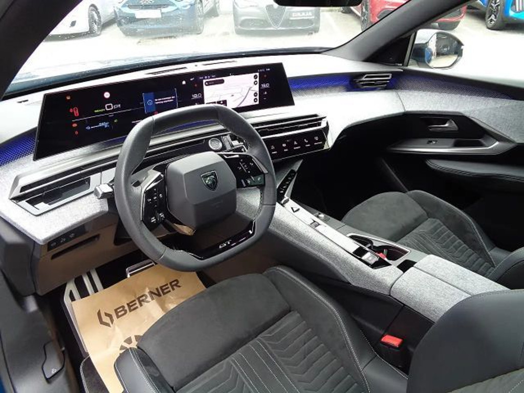 Peugeot E-3008