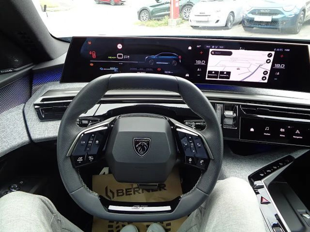 Peugeot E-3008