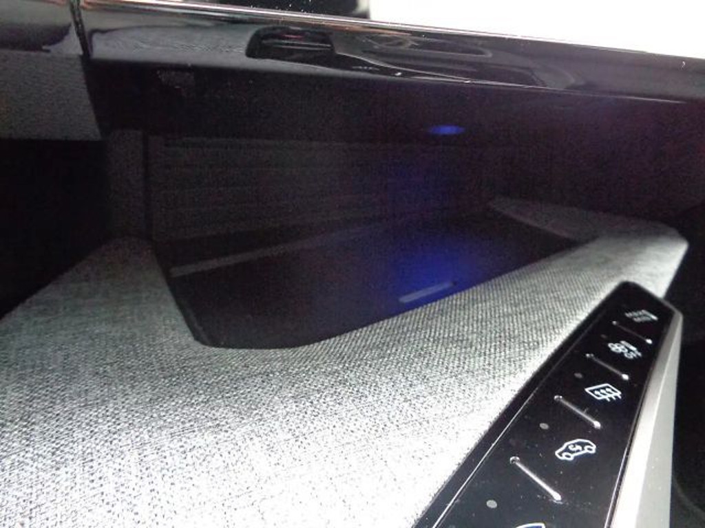 Peugeot E-3008